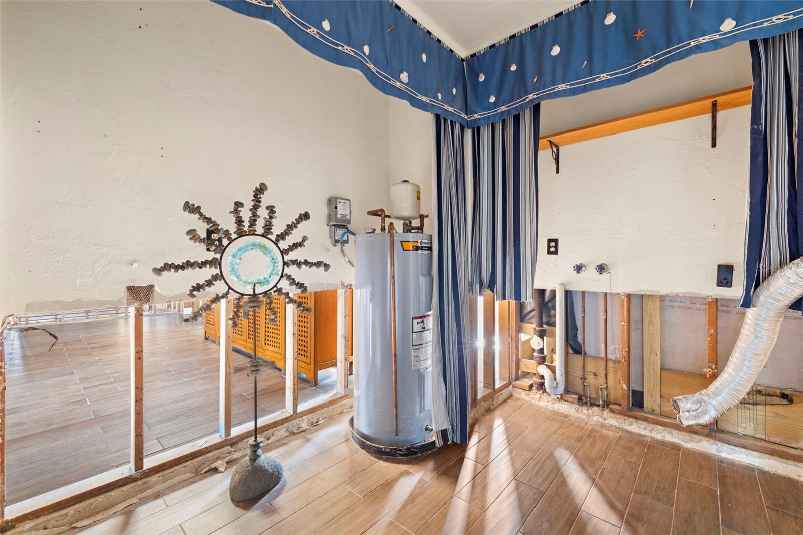 LAUNDRY ROOM/UTILITY ROOM