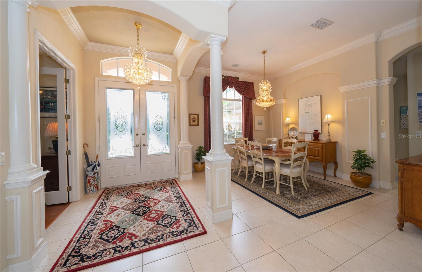 Foyer/Dining Room