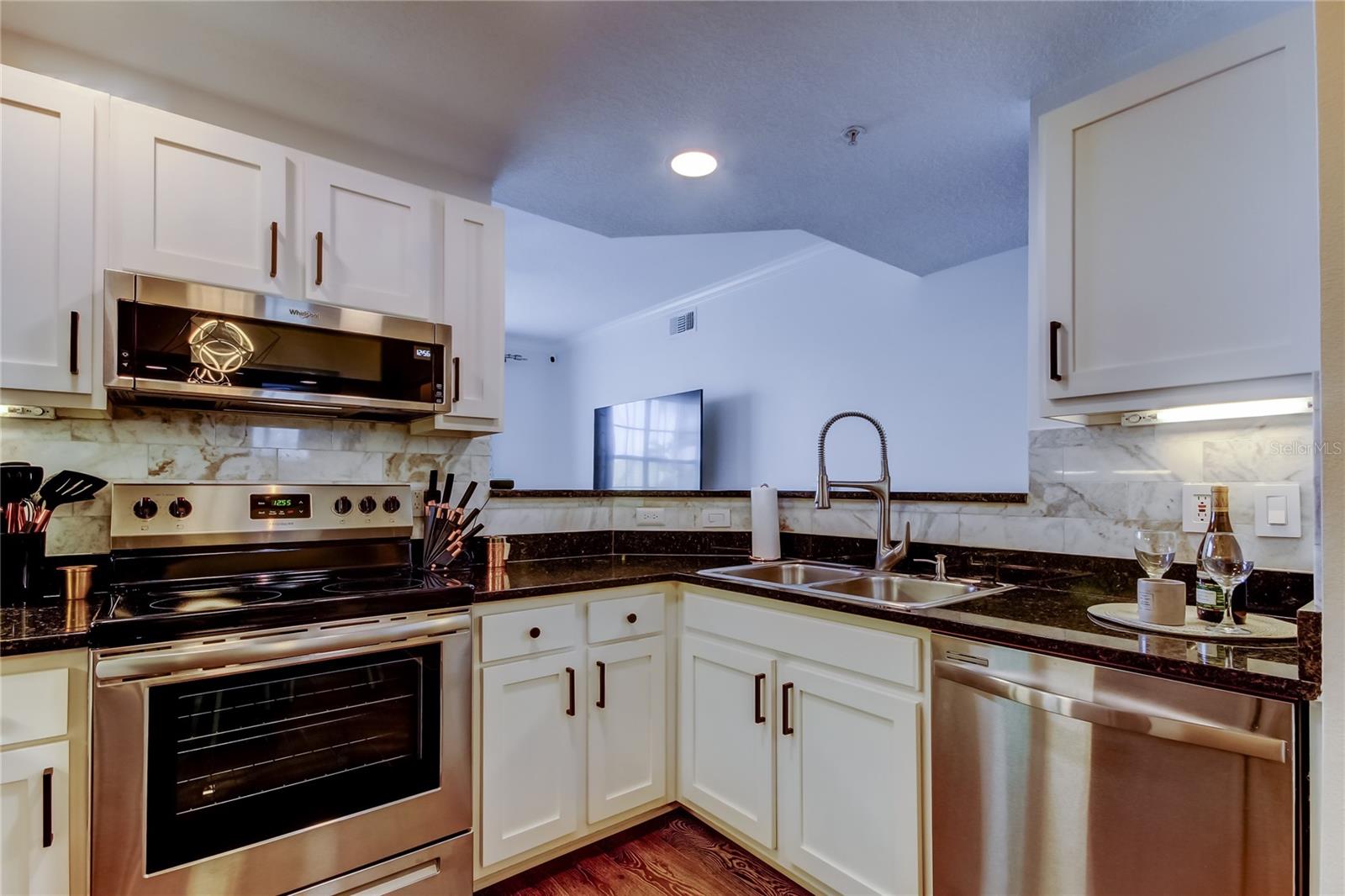 39. Updated Kitchen (7.9' x10.2') w/ Shaker Cabs, Granite Counters, Under Cab Lights, New Stainless Appliances, Marble Backsplash..