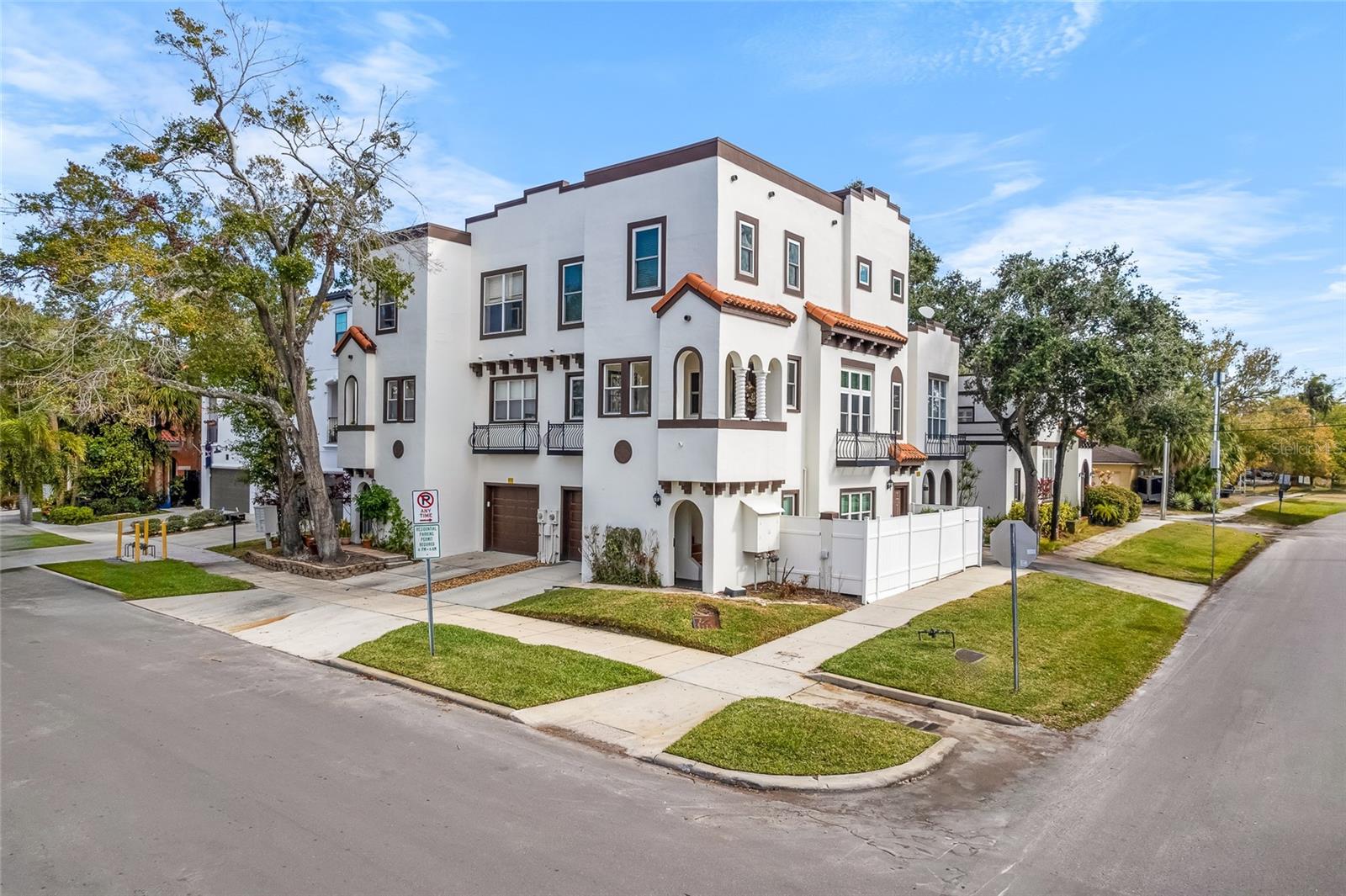 Corner of S Albany and W Horatio, 2 bed, 2.5 bath with private fenced side yard