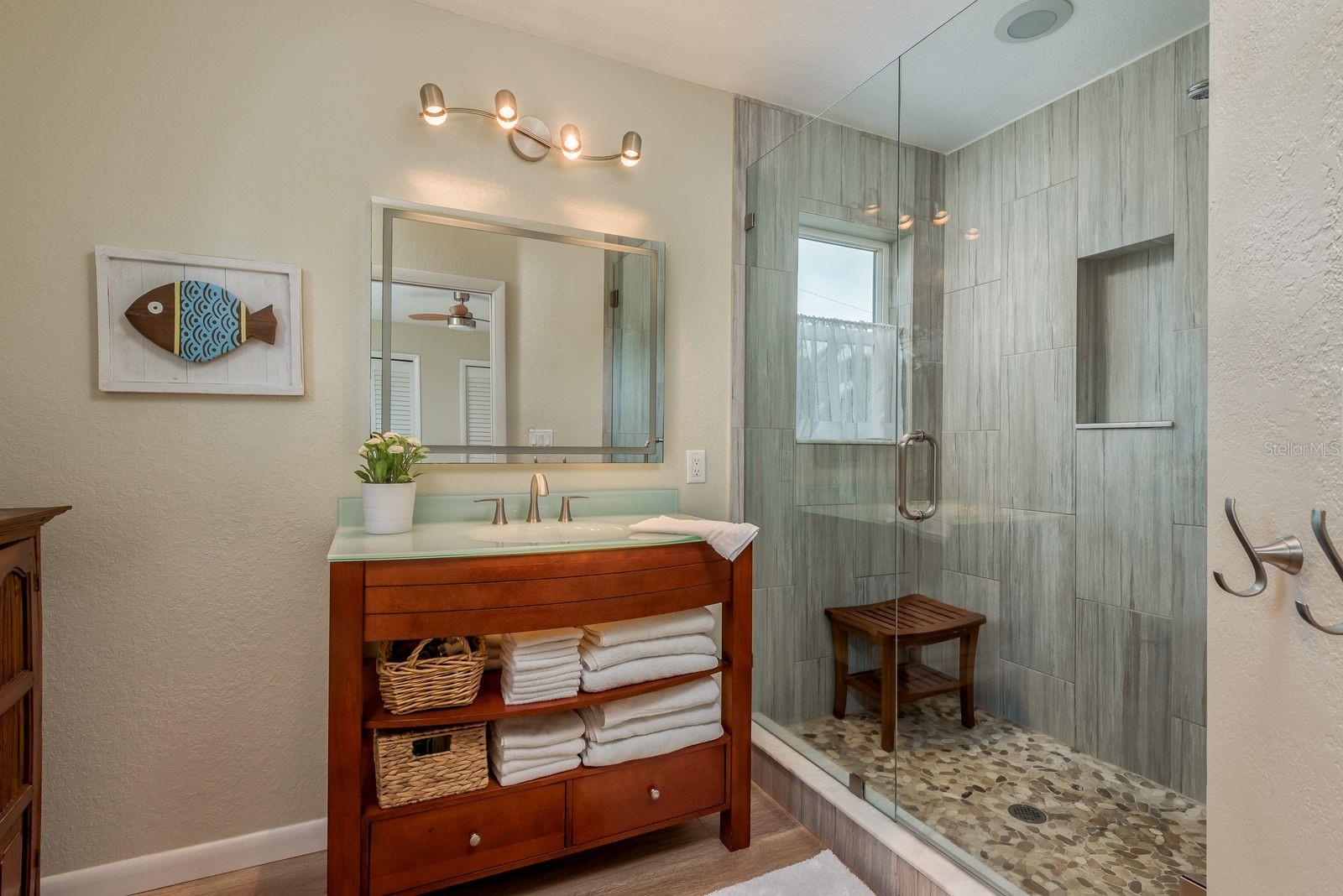 Modern and functional master bathroom