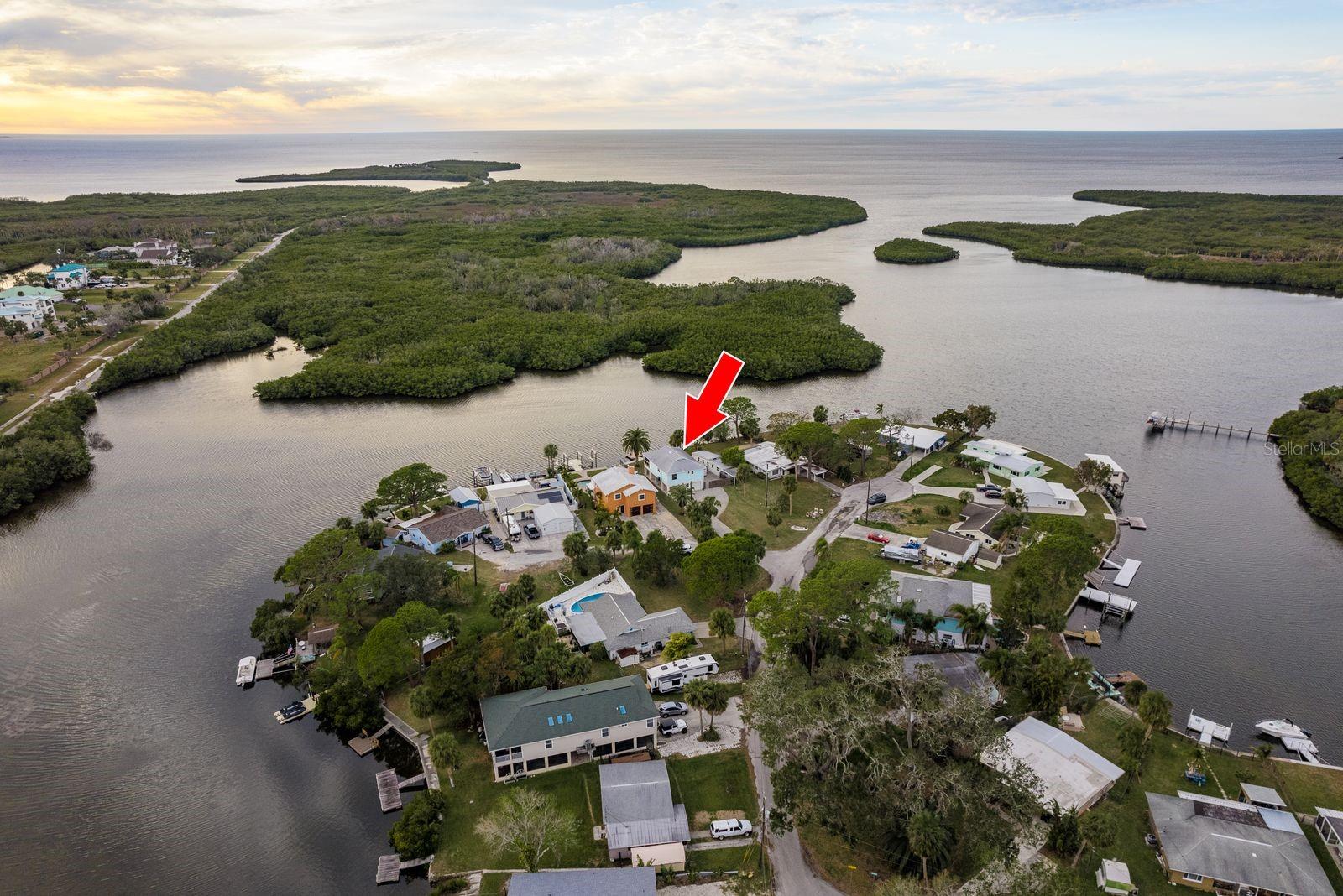 Overlooking water and mangroves. 2 minutes by boat to the Gulf