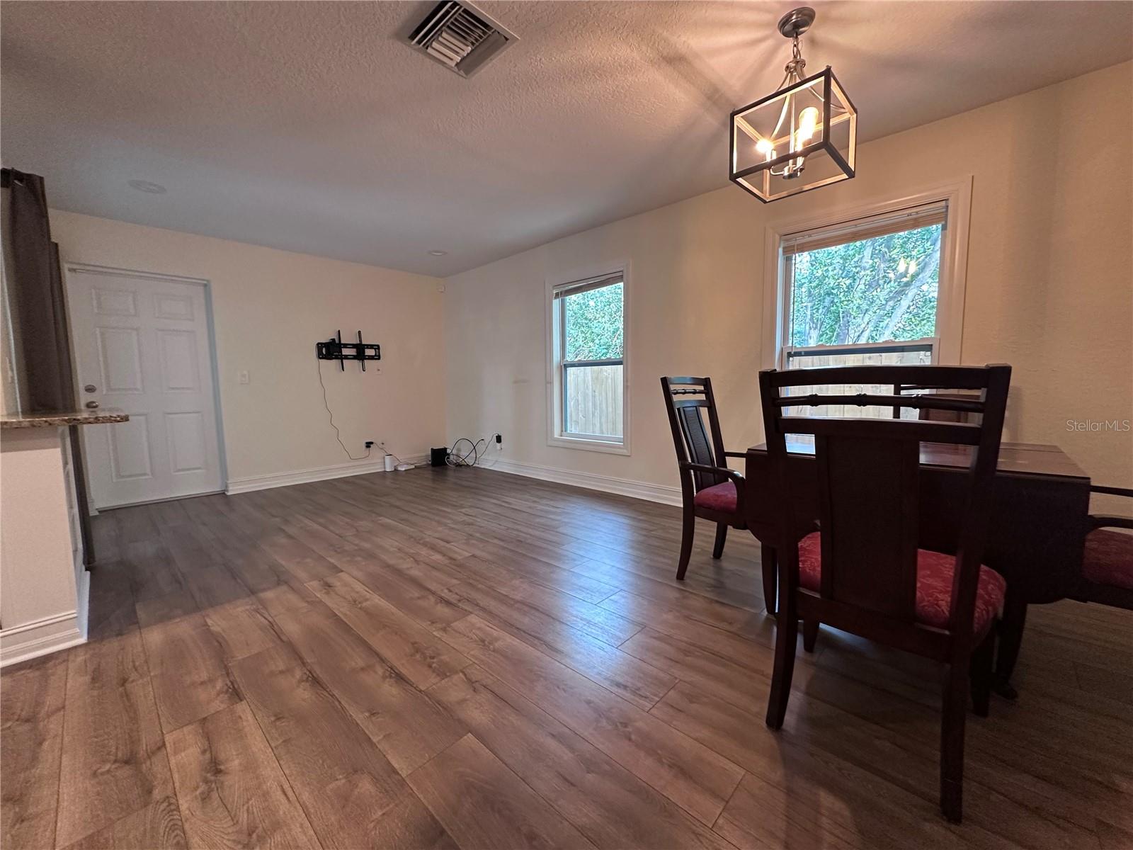 Family room/ Dining room