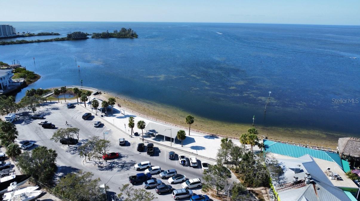 Local resturants with water views - 3 miles away