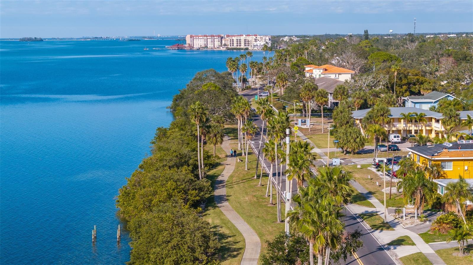 Beautiful Edgewater Dr towards Dunedin