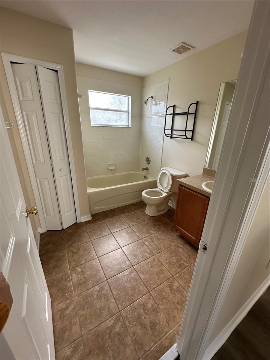 Huge Upstairs Full Bathroom.