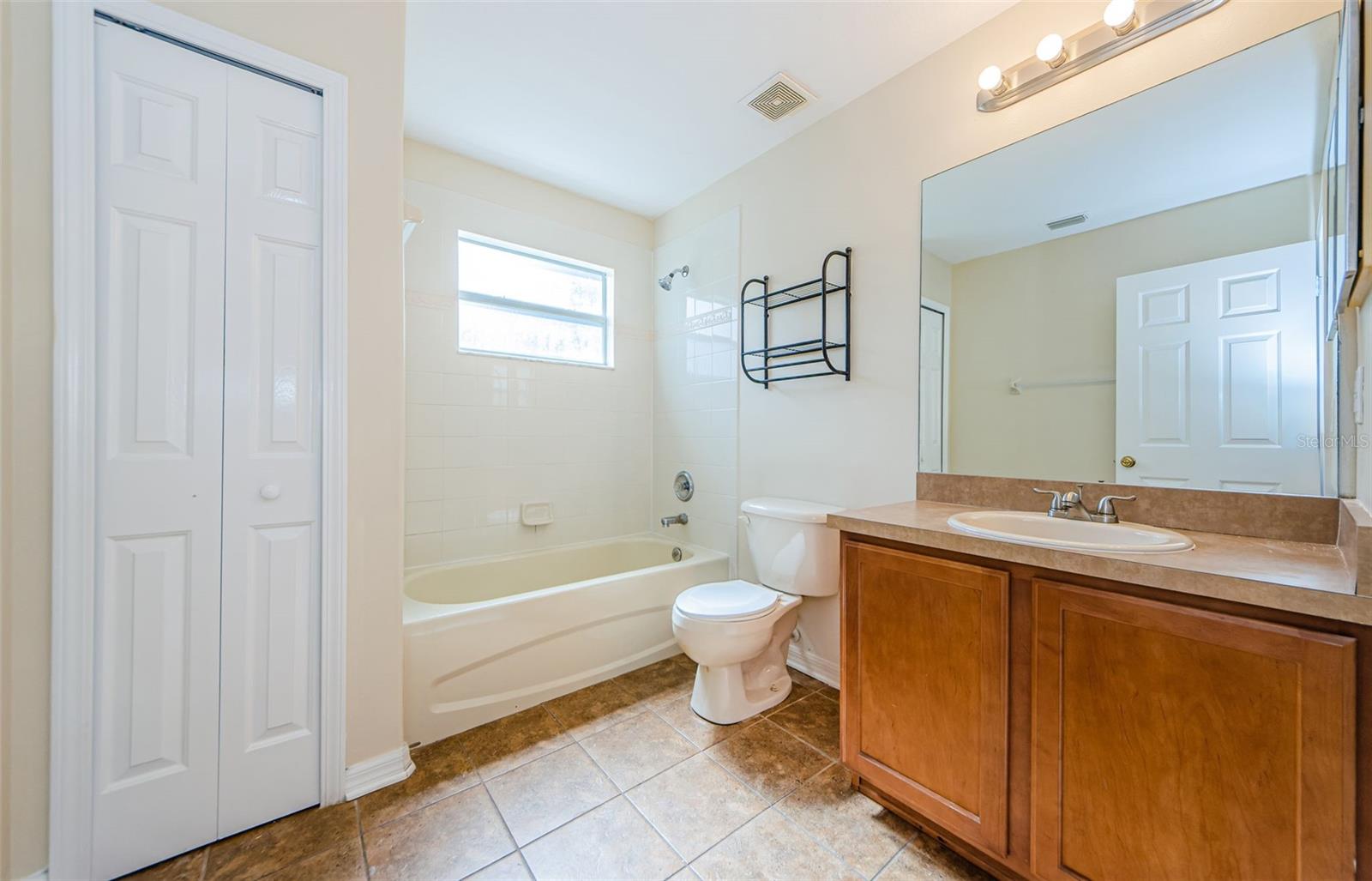 Huge Upstairs Full Bathroom