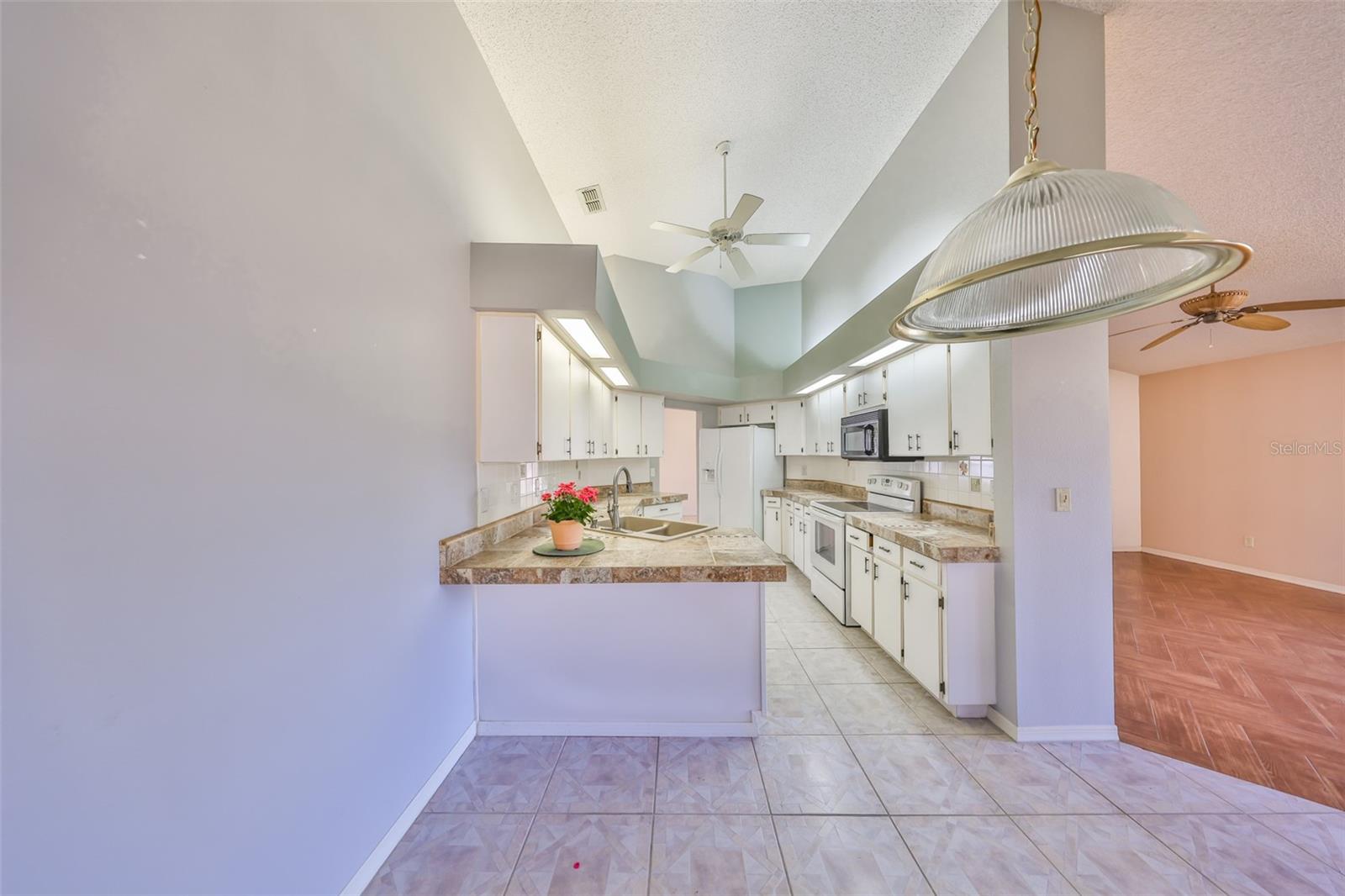 EATING AREA TO KITCHEN