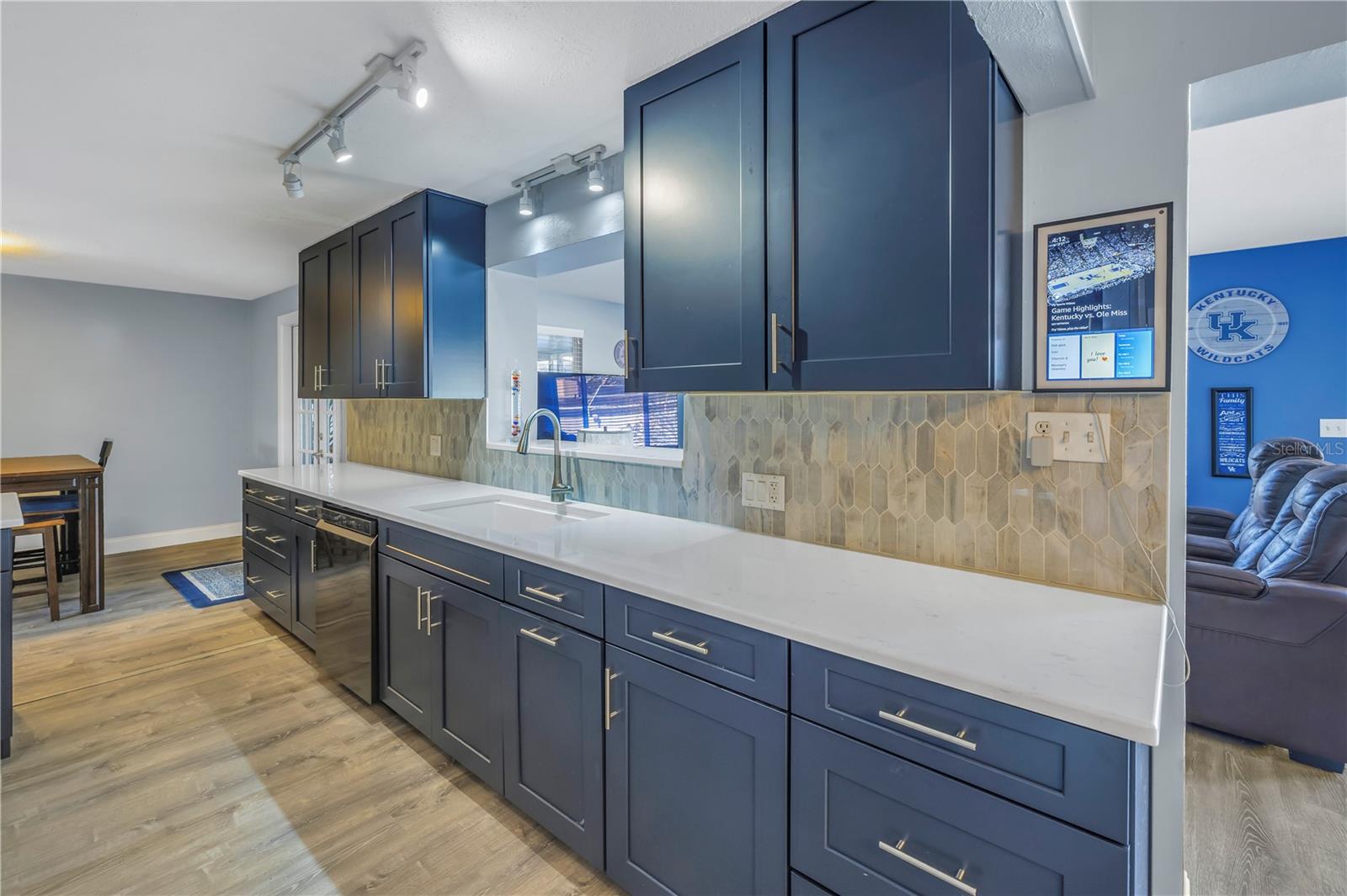 Kitchen/ Breakfast nook