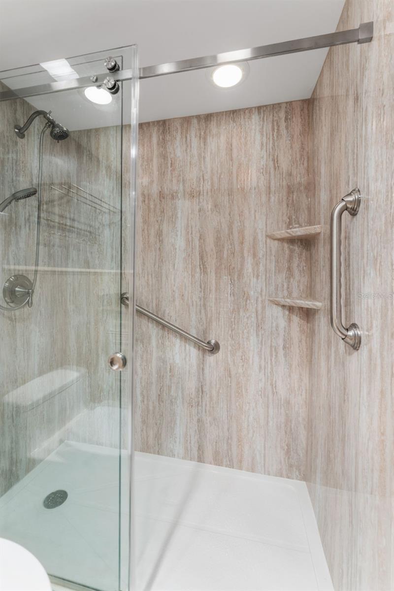 Walk-In Shower!
