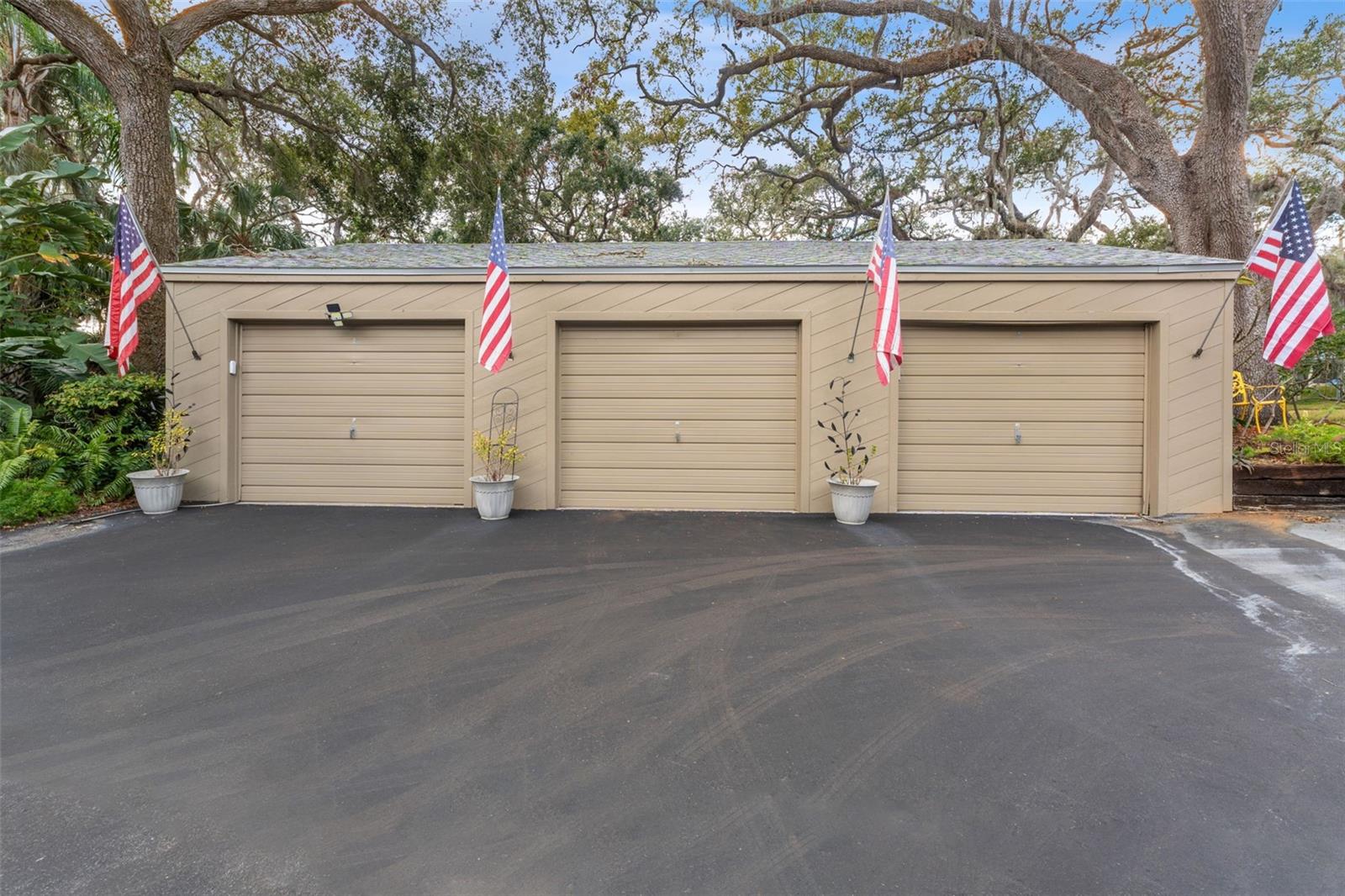 1 Car Garage!