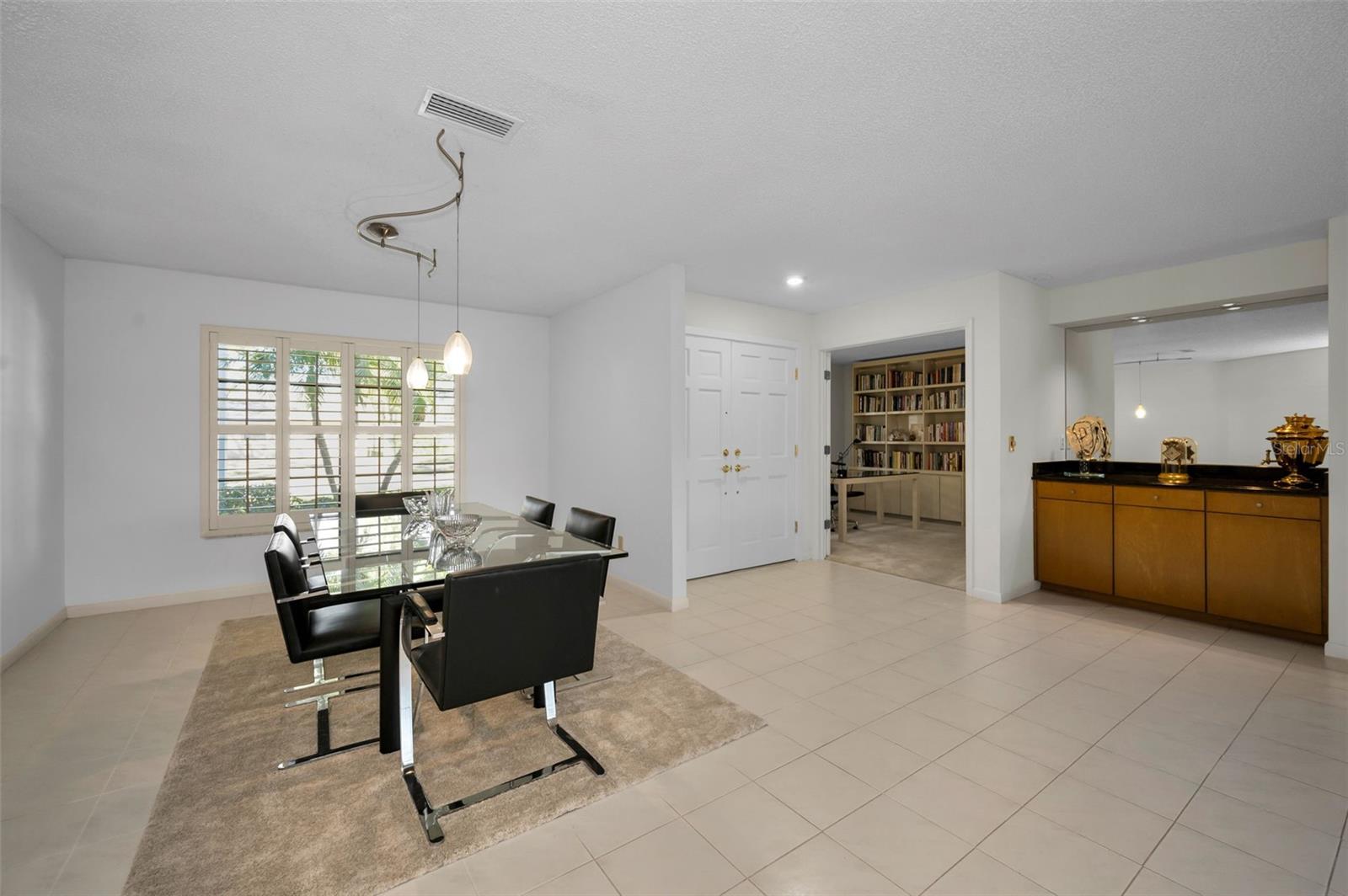 Dining Room/Entry