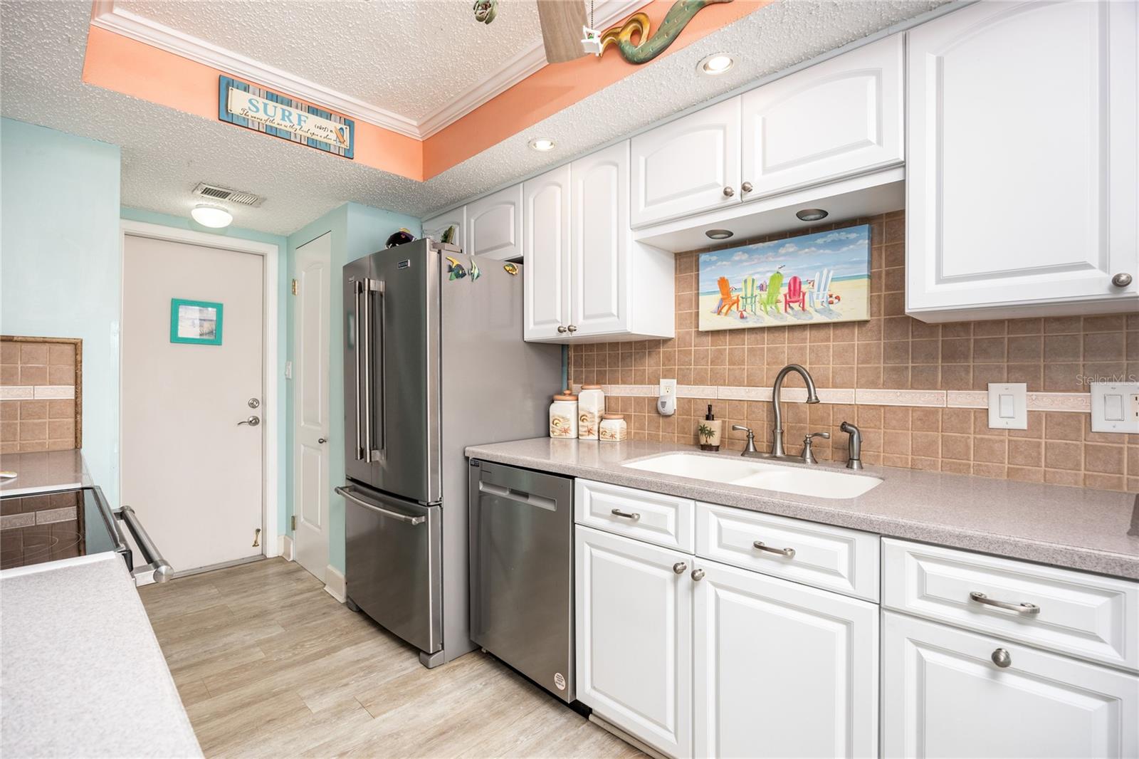 Lots of cabinet space in this Kitchen and a Pantry too!