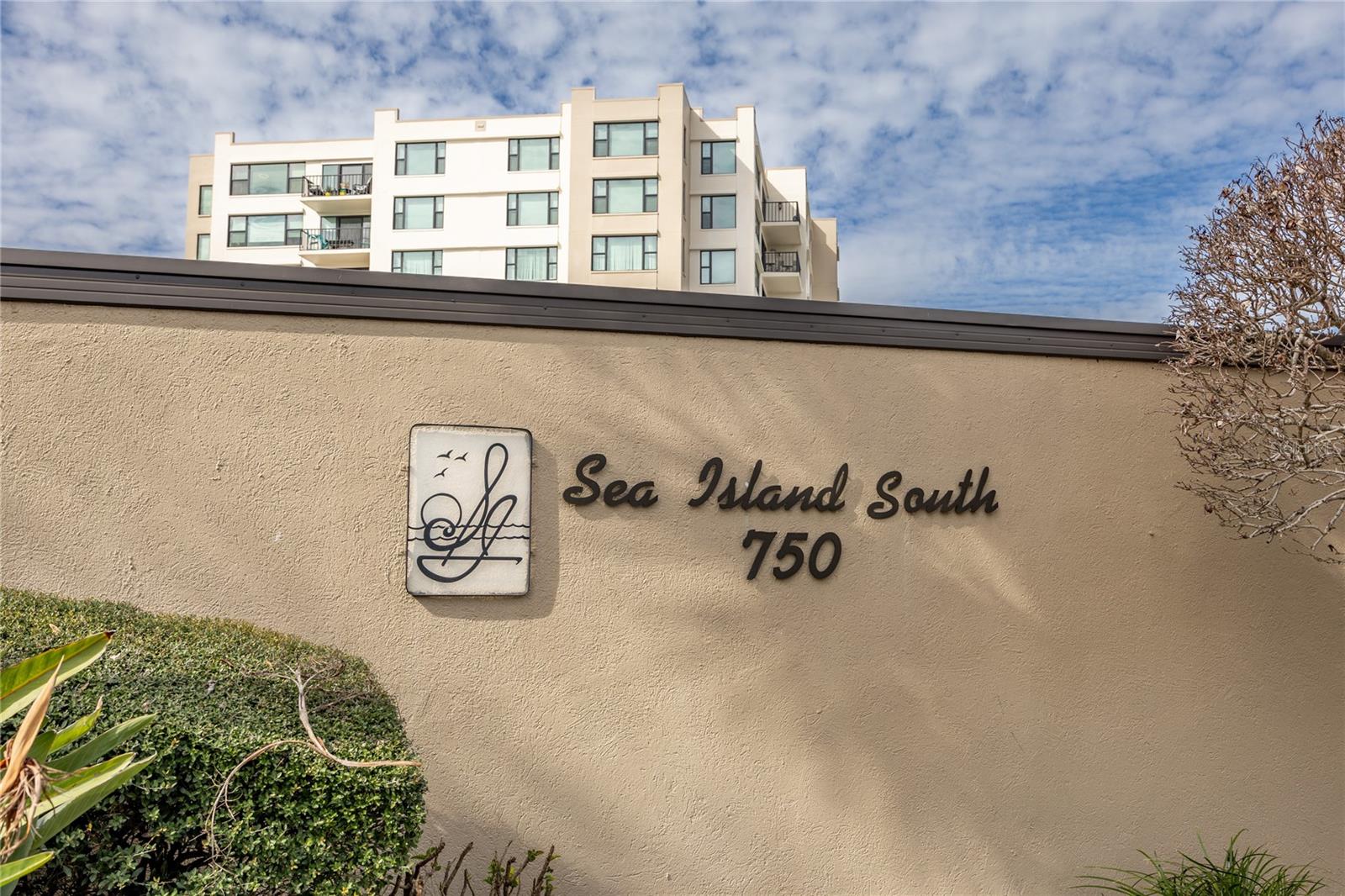 Sea Island South entrance sign