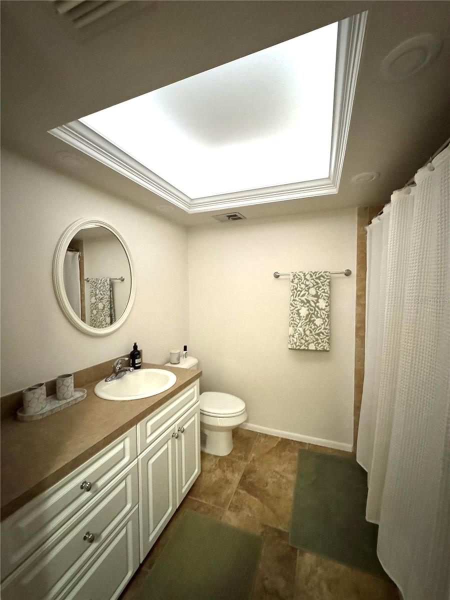 Beautiful ceiling light cove.