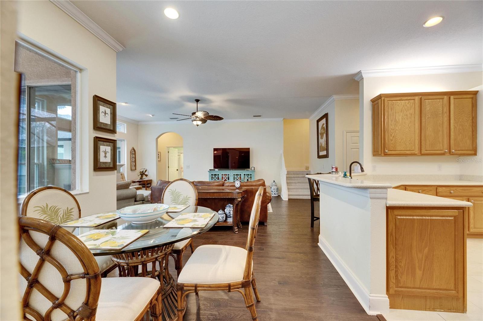 Breakfeast Area with Bay Window