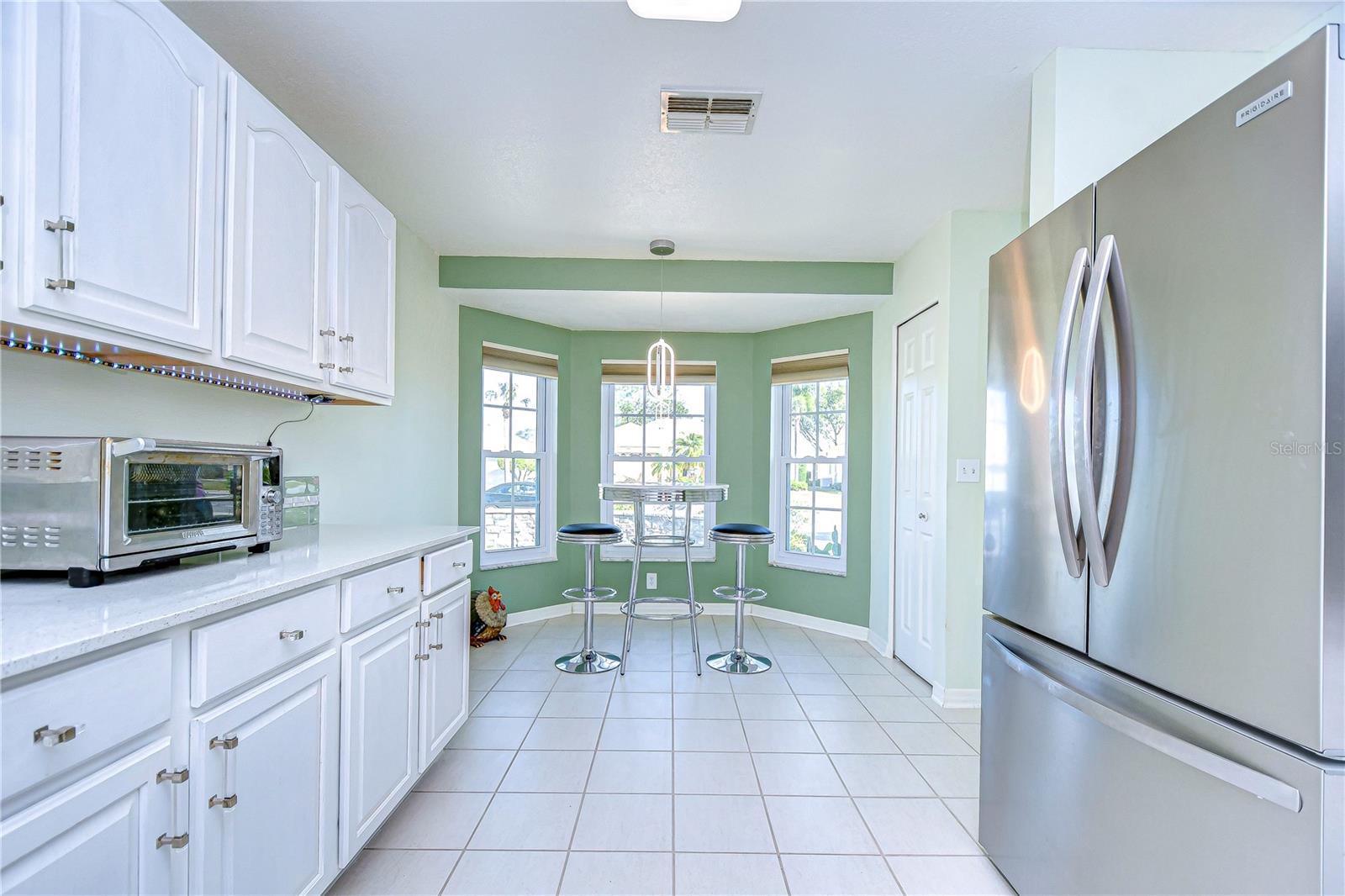 Ample counter and cabinet space!