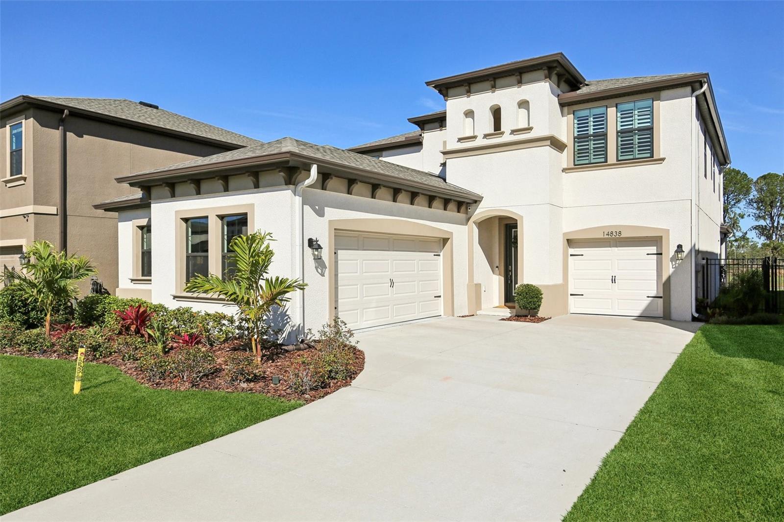 Excellent curb appeal and a huge driveway!