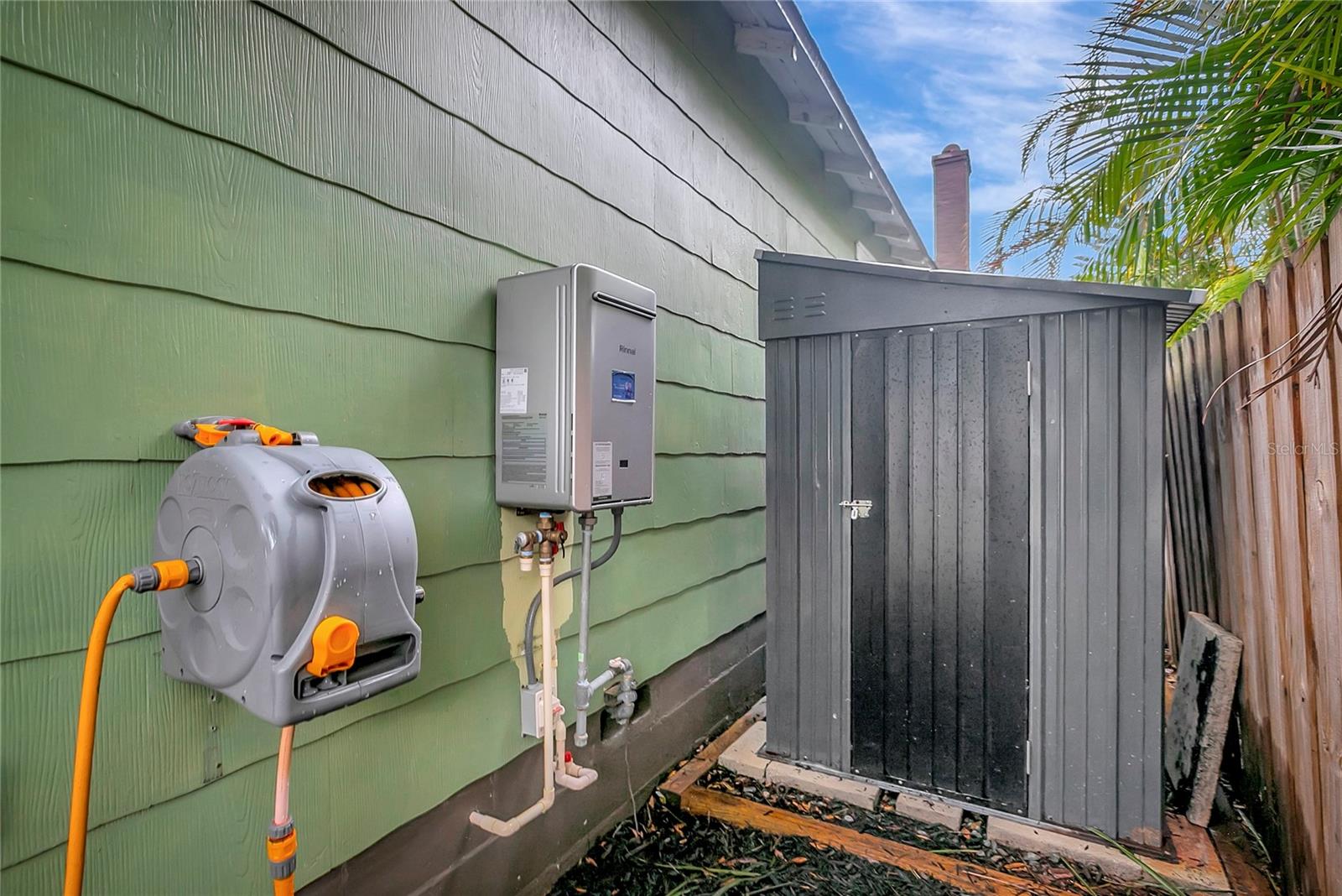 2 storage sheds