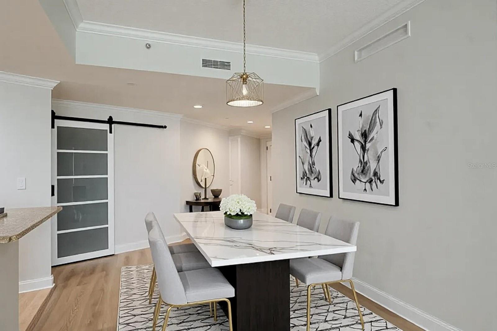 Dining space Virtual Staging