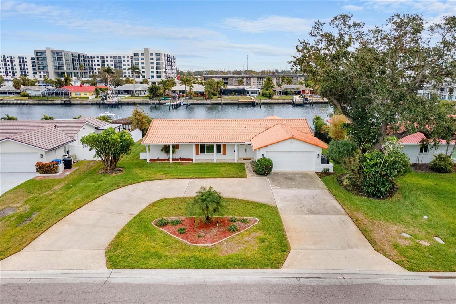 This Broadwater home presents a great opportunity!