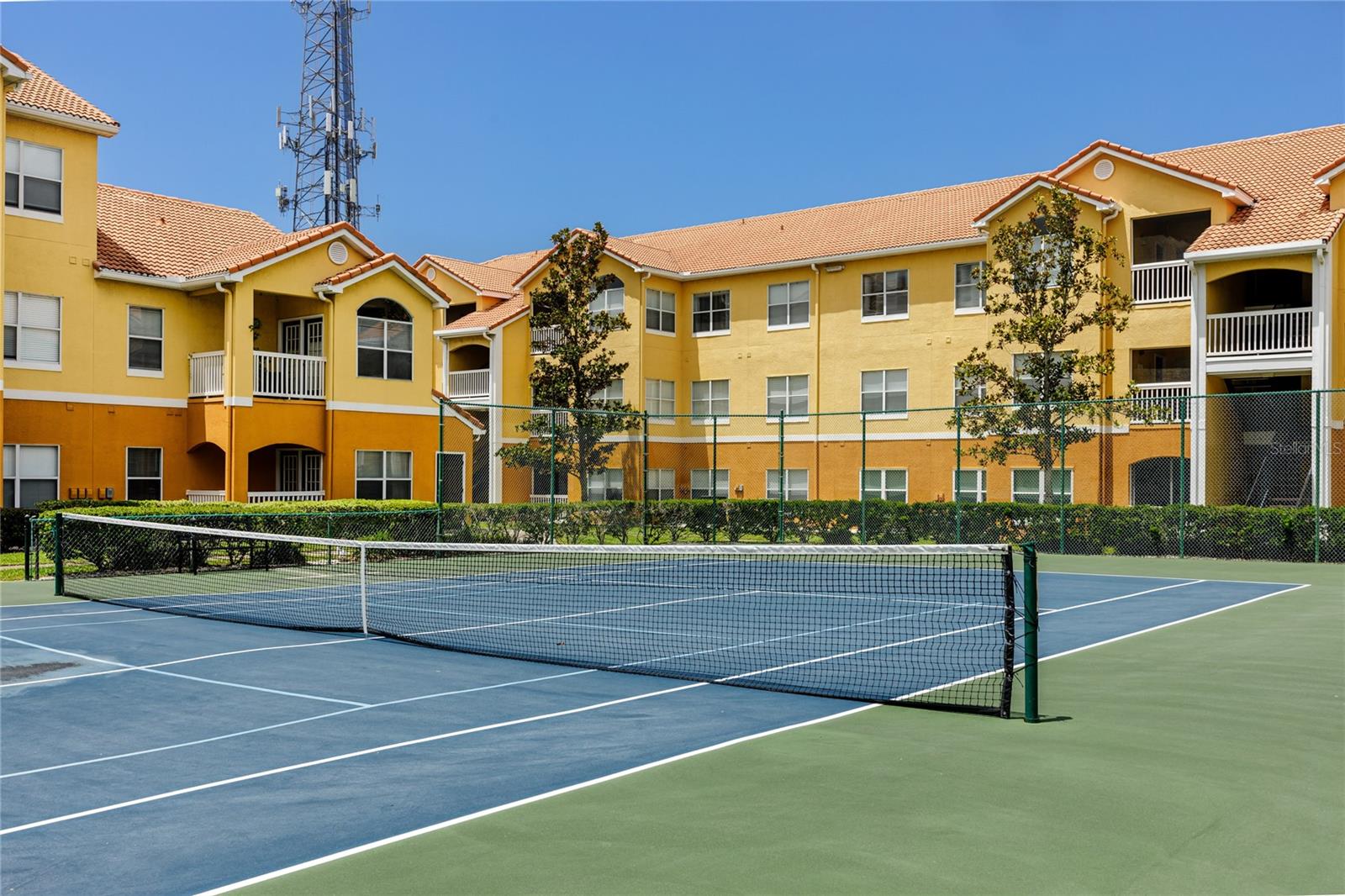 tennis & pickleball courts