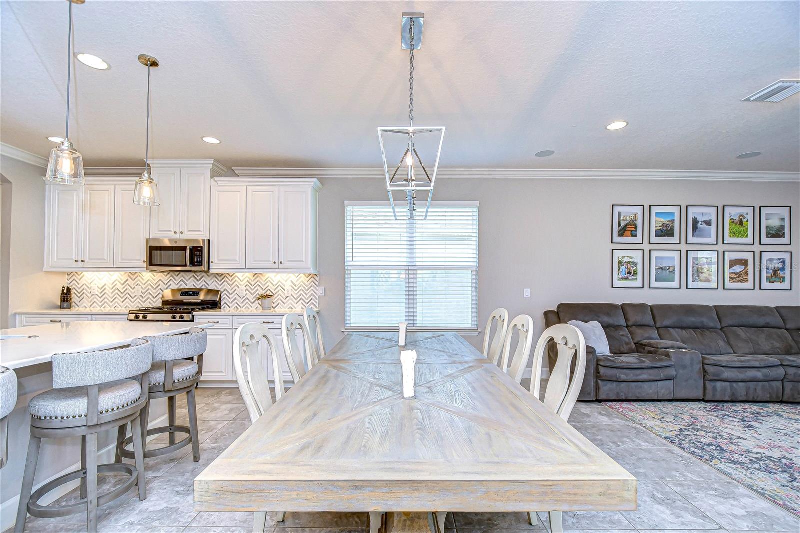 Breakfast bar and additional dining space allows for plenty of seating for guests!