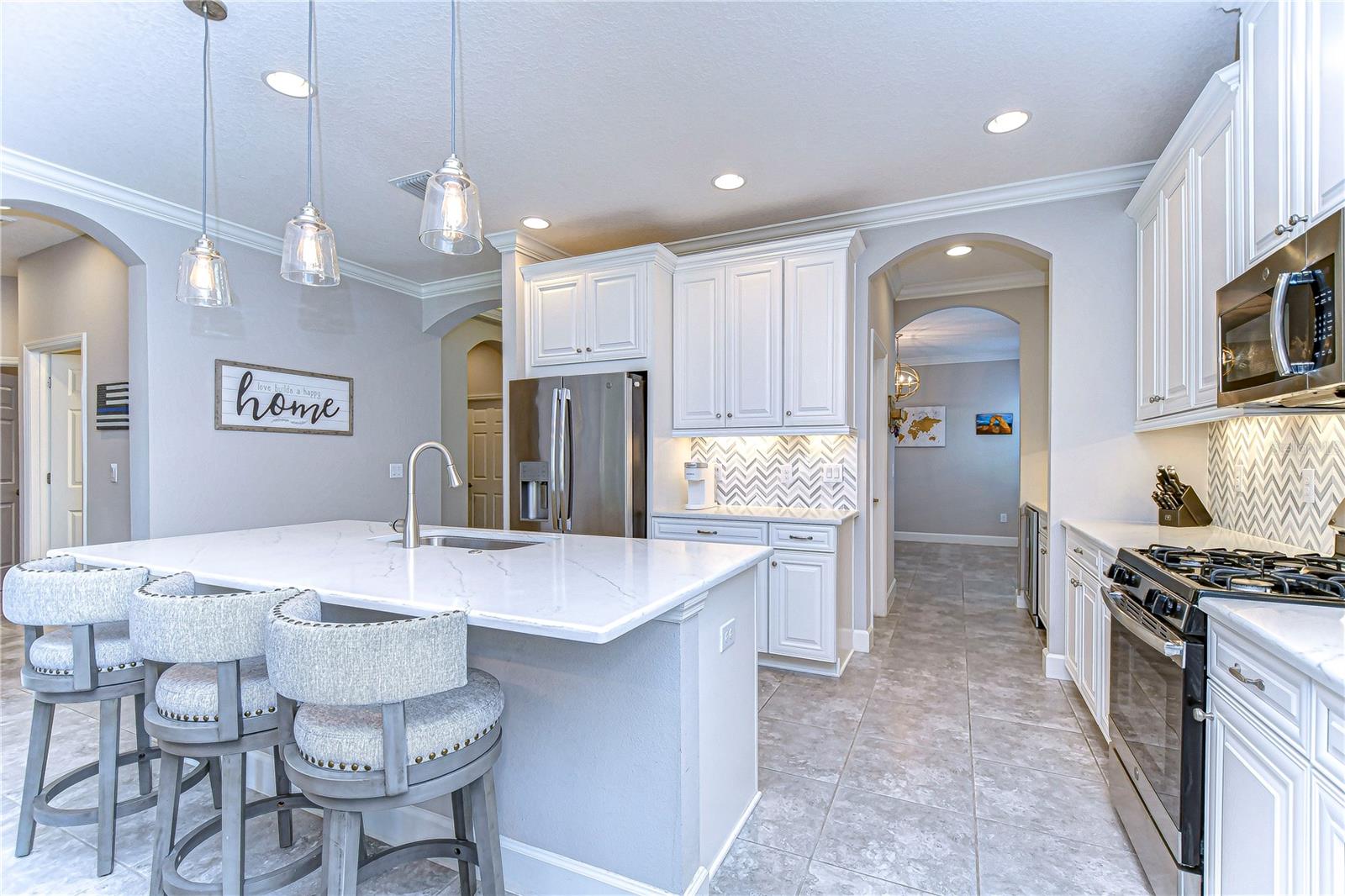 GORGEOUS gourmet kitchen with so much to offer!