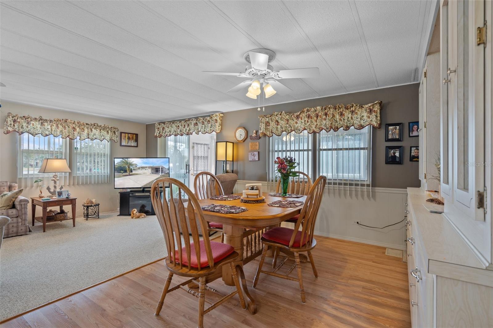 The Dining Room has beautiful Laminate Floors