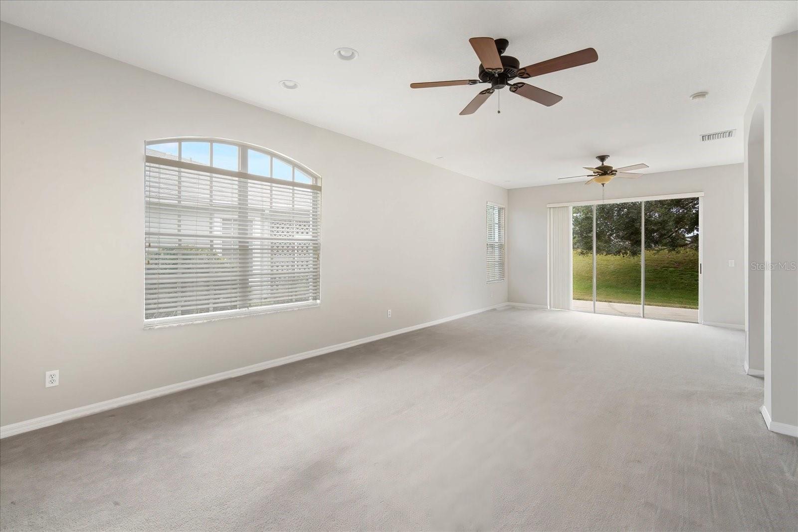 Beautiful large windows and ceiling fans.