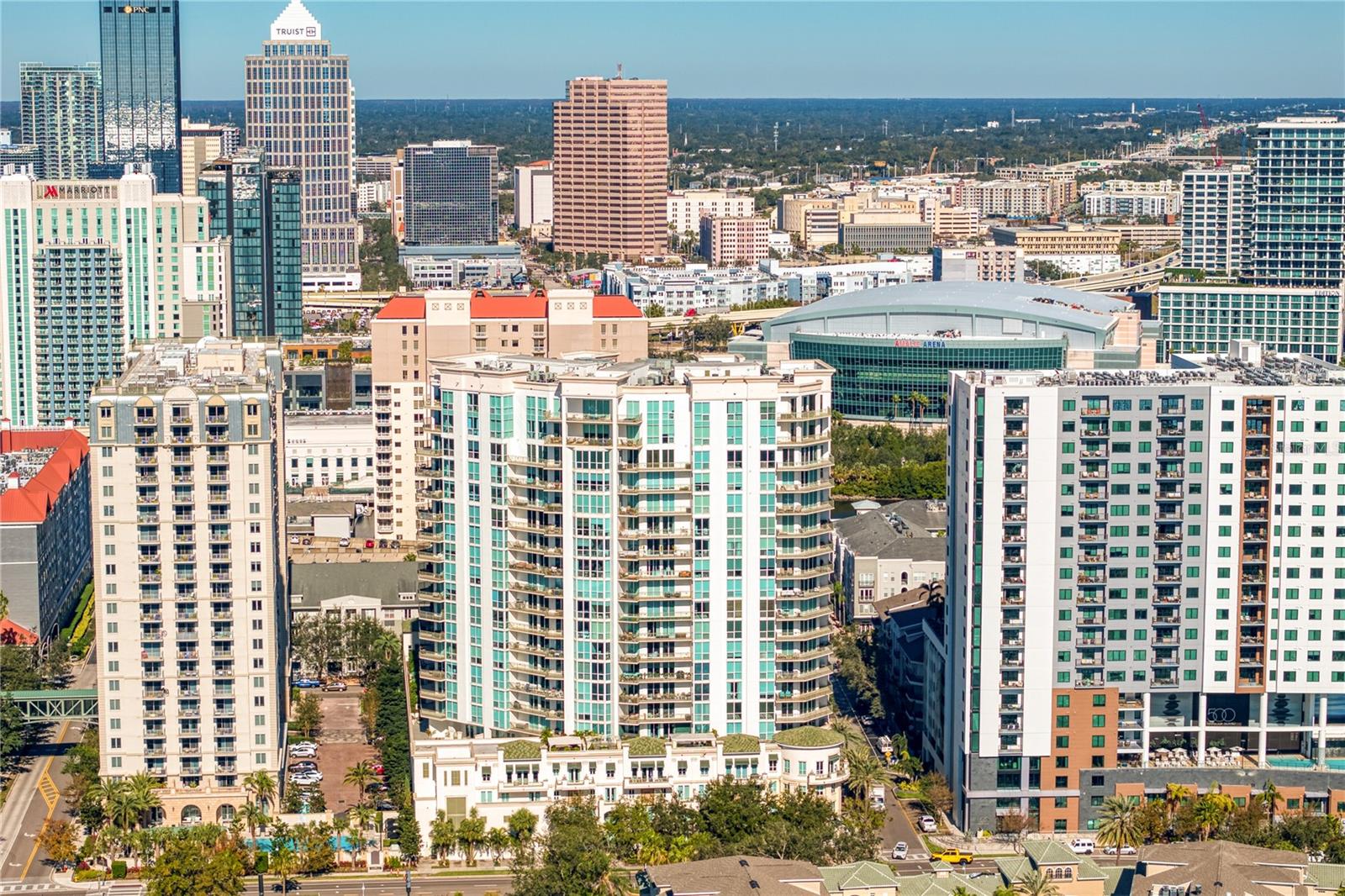 .  Walk to great restaurants (5 located right on Harbour Island), Tampa’s Riverwalk, Amalie Arena, Water Street, Sparkman Wharf and so much more.