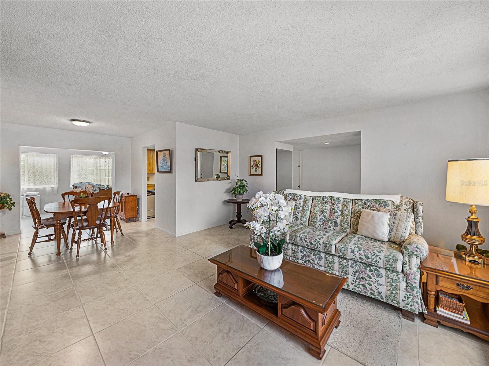 Living/Dining room combo for great flow~