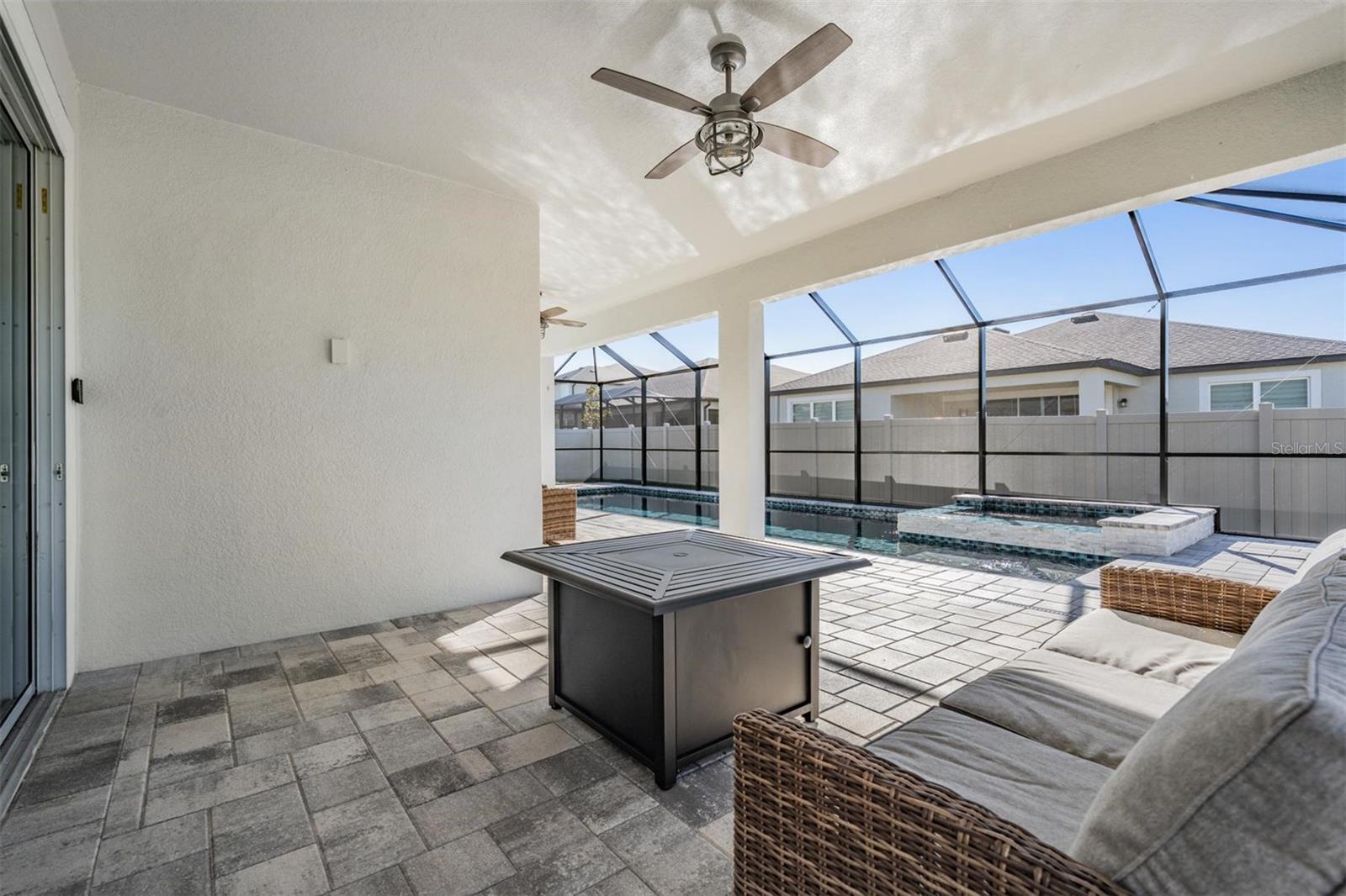 covered lanai w/ceiling fan and pavers