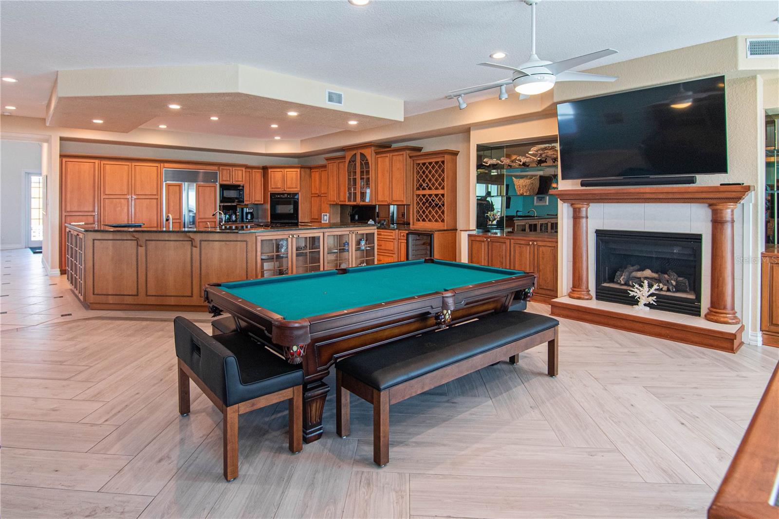 Kitchen /Game room