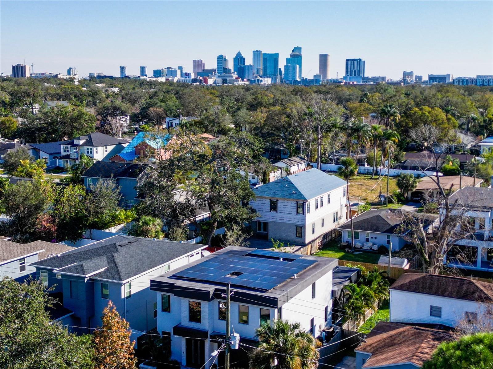 Riverside Heights is just 5 minutes to downtown Tampa ; clear view of the 53 Solar Panels