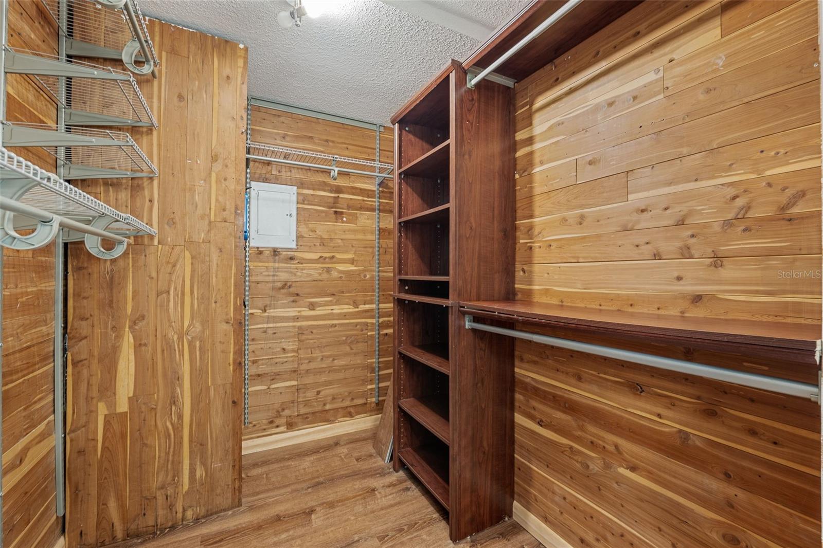 Master Suite Walk In Cedar Closet