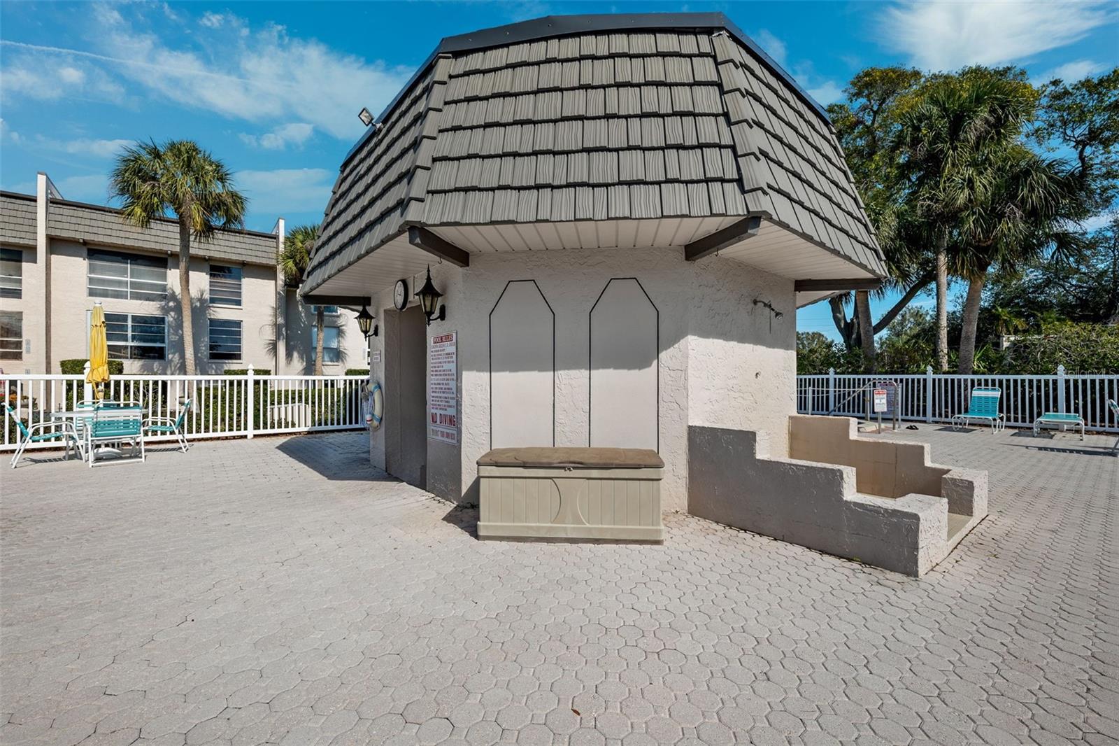 Pool bathroom/ Shower