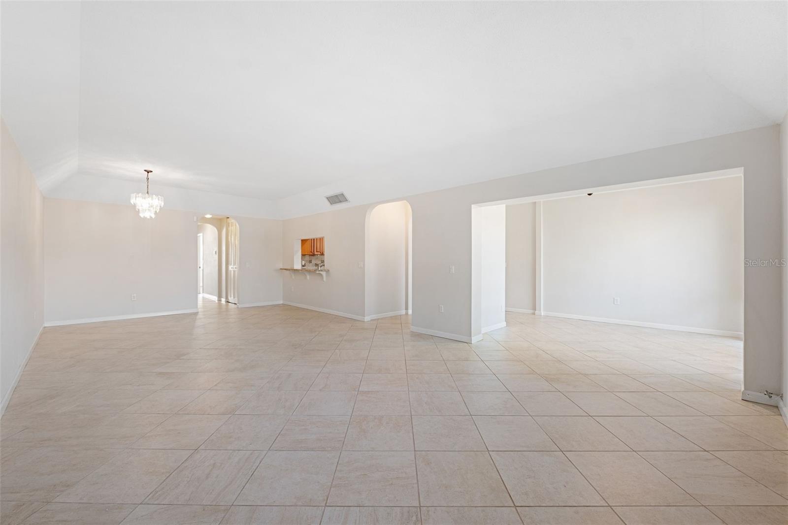 Living Room/ Dining Room/ Breakfast Bar to Kitchen