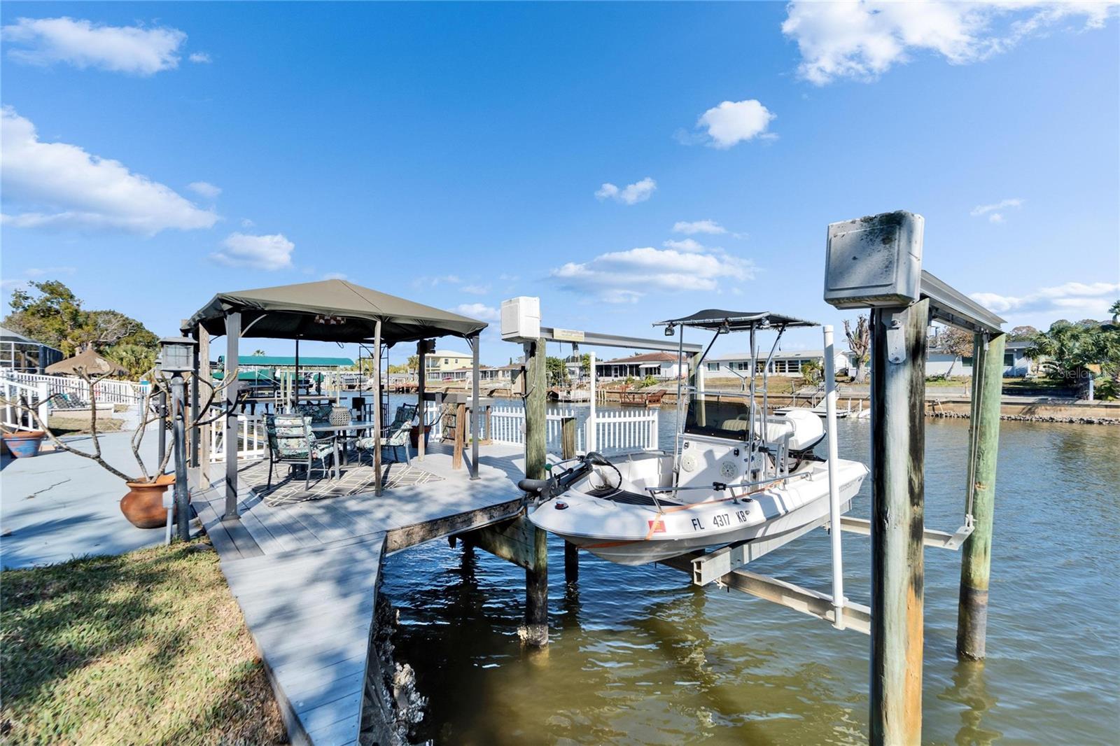 Boat Dock w/Lift