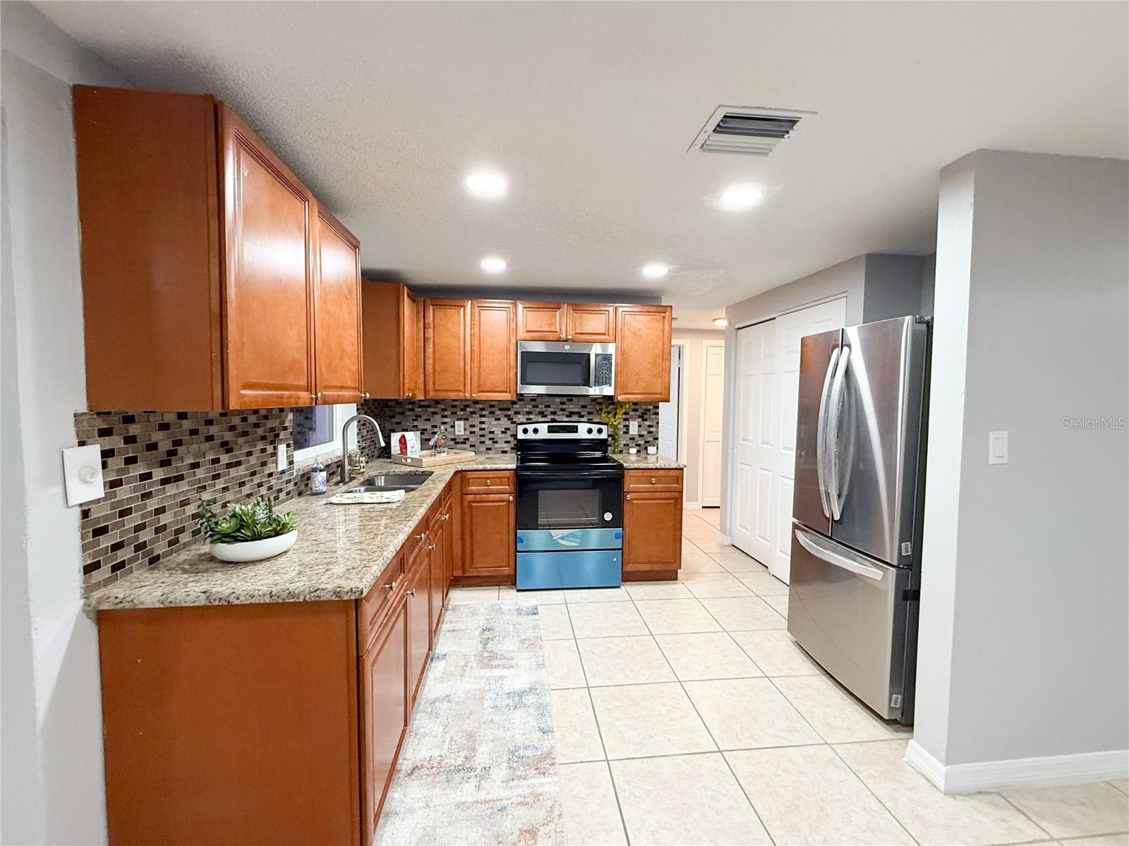 Kitchen with Granite and SS Appliances