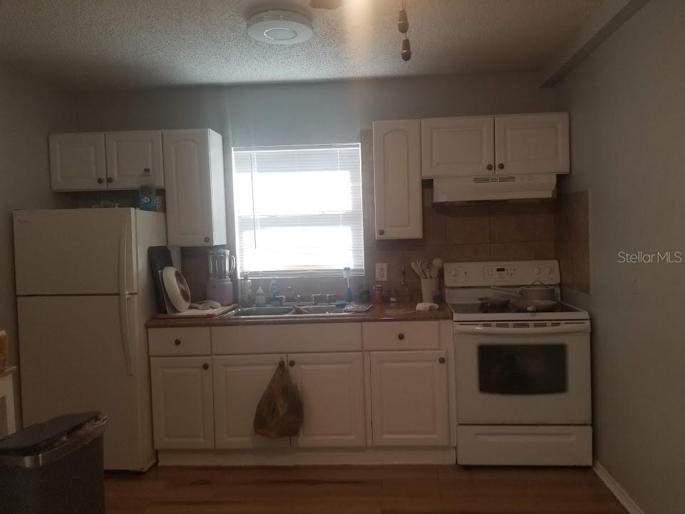 downstairs kitchen- 1 bedroom