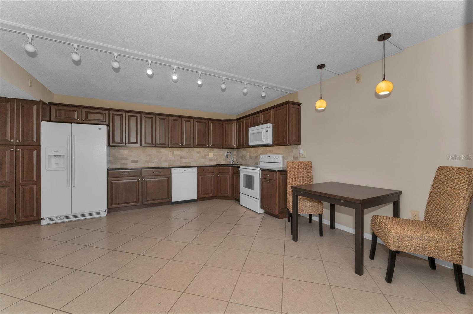 View of kitchen & dinette area from living room