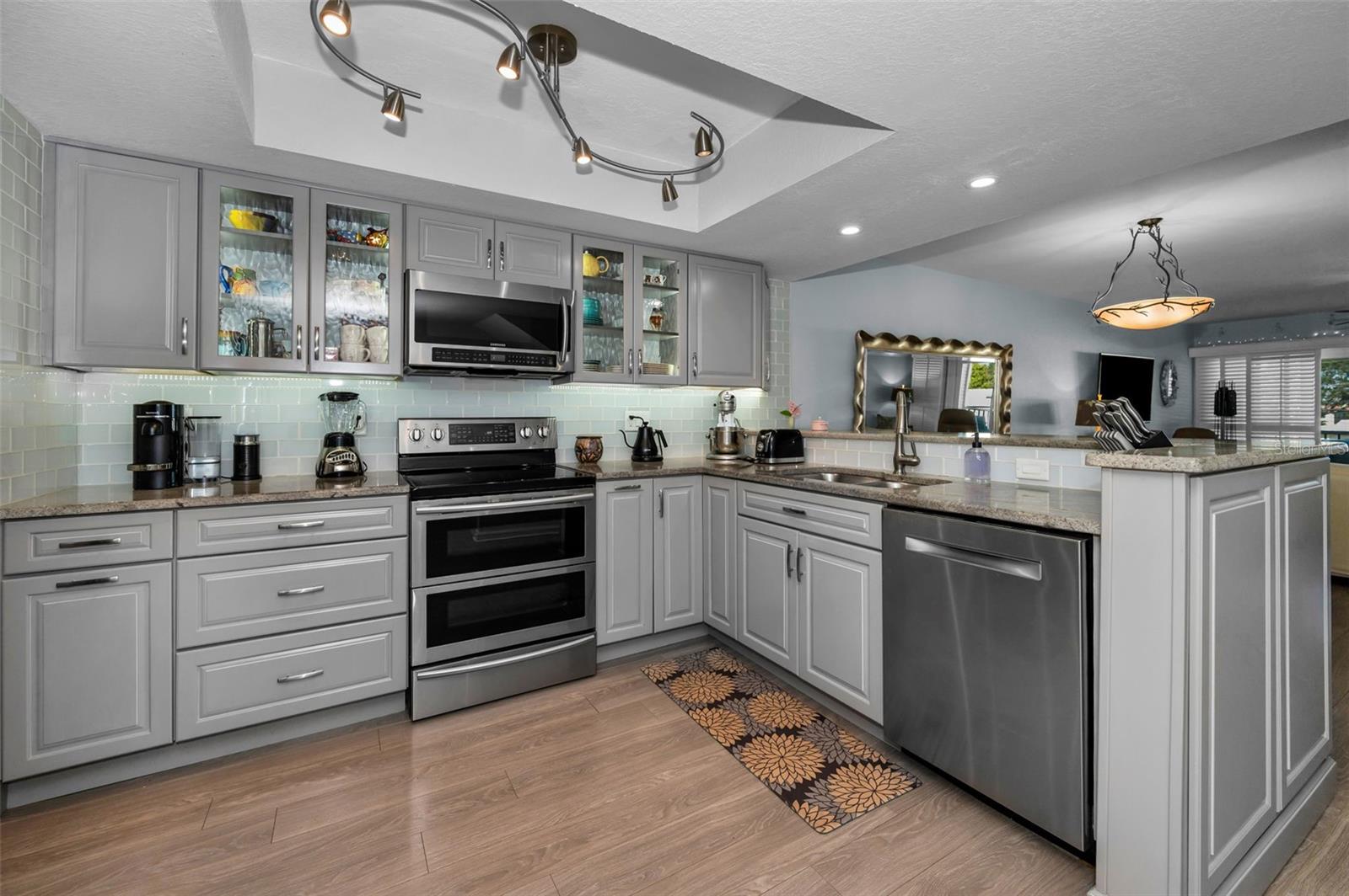 Kitchen with Breakfast Bar