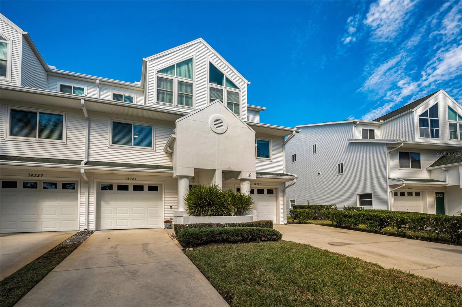 Wonderful Key West style Townhome with 4 BR, 4 BA, 2228 SF