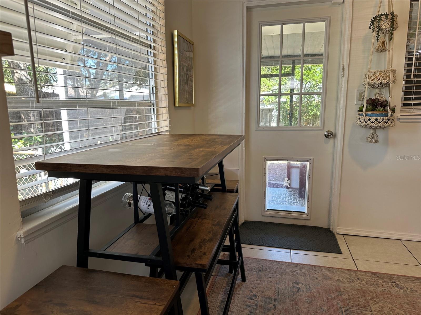 Eat in dining area in kitchen