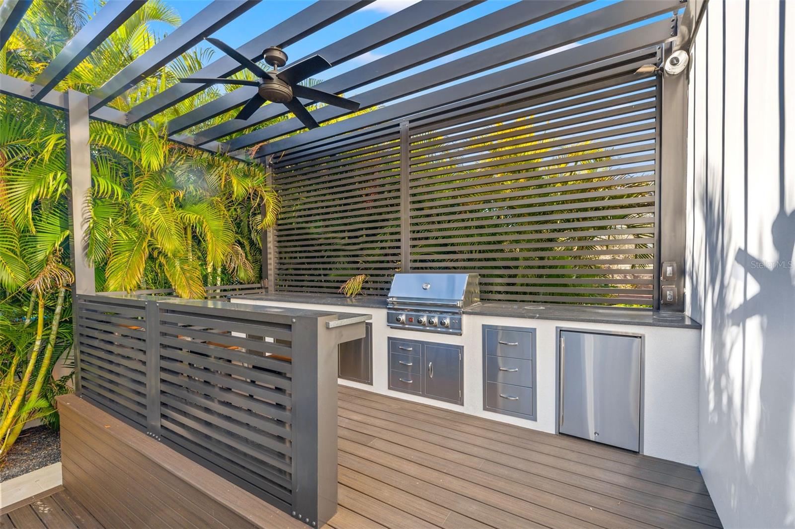 Outdoor Pergola and Kitchen