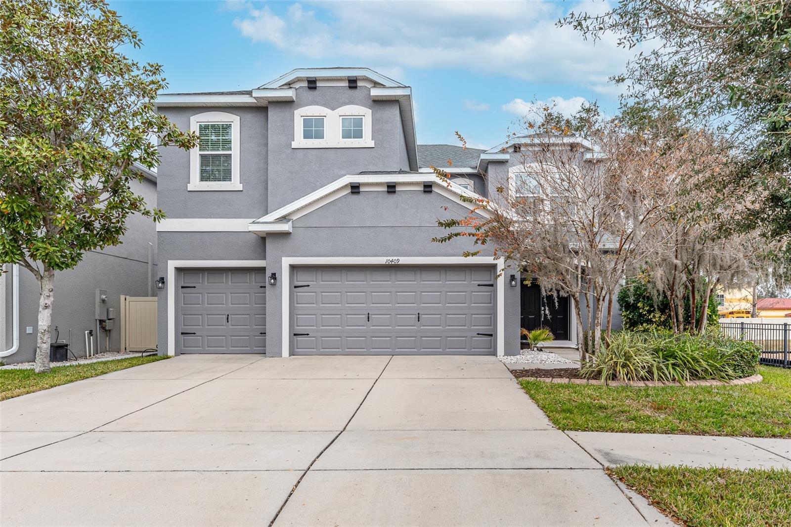 5-bedroom, 3-bathroom home offers 3,088 square feet of living space, plus a spacious bonus room and a 3-car garage. Located in the peaceful Waterstone Lakes community in Riverview.