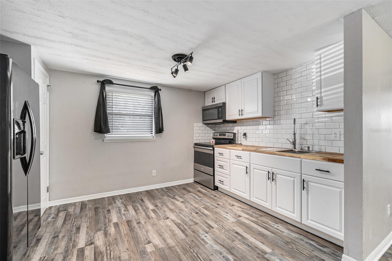 Beautifully updated kitchen with new appliances