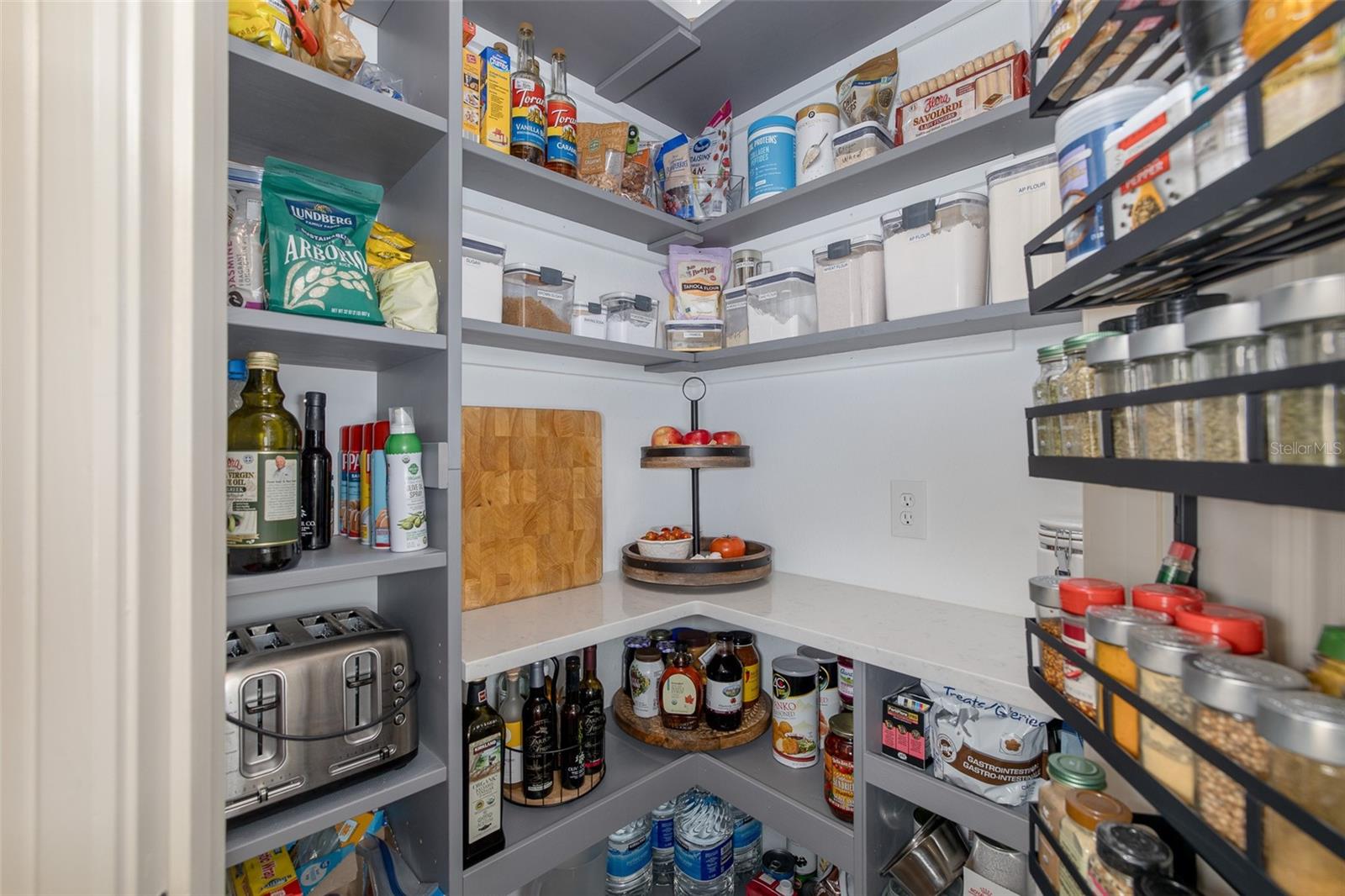 CUSTOM PANTRY