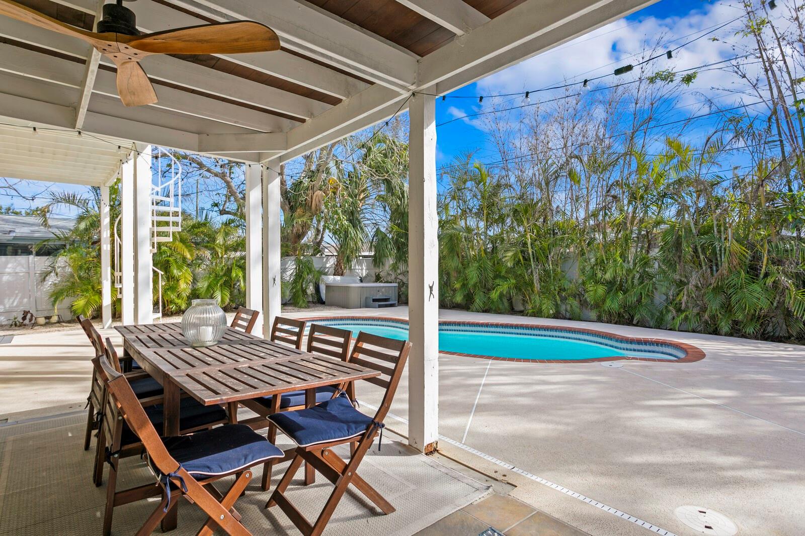 Dining alongside your private pool